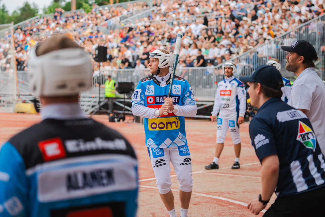 Perttu Ruuska lyö