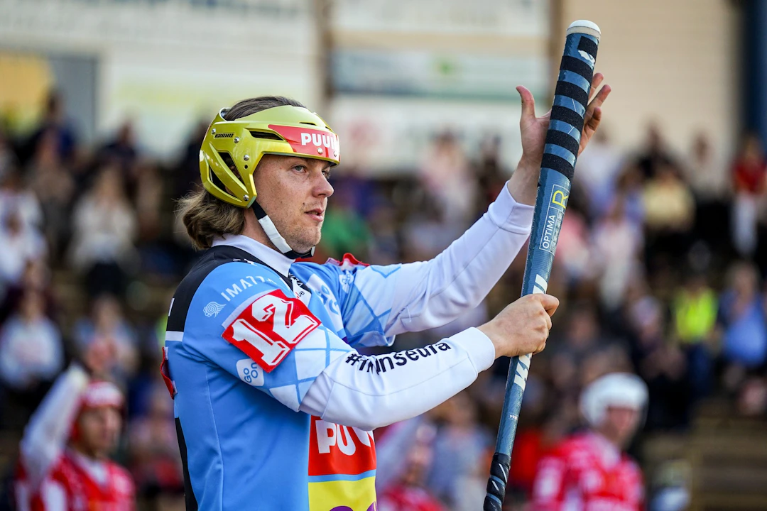 Ville-Veikko Olli jokeripaidassa