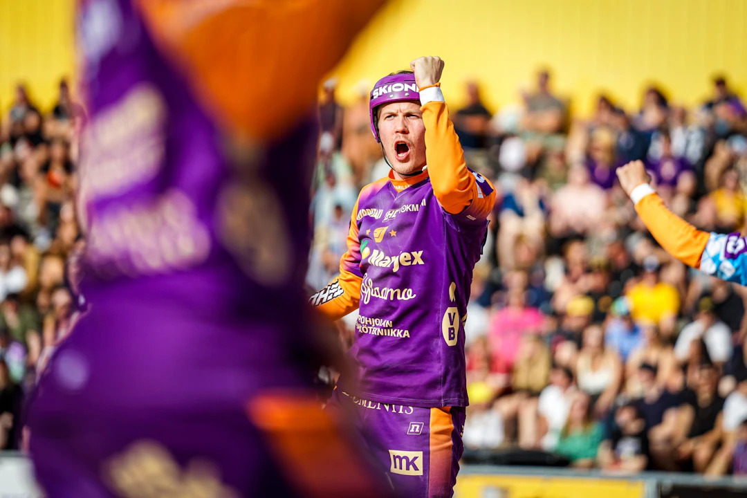 Hannes Pekkinen tuulettaa