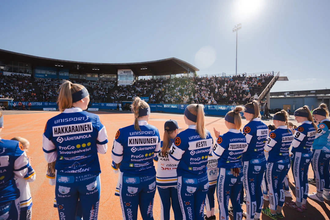 Täpötäysi Hielo Stadion Raksila. Kuva: Linnea Laatikainen