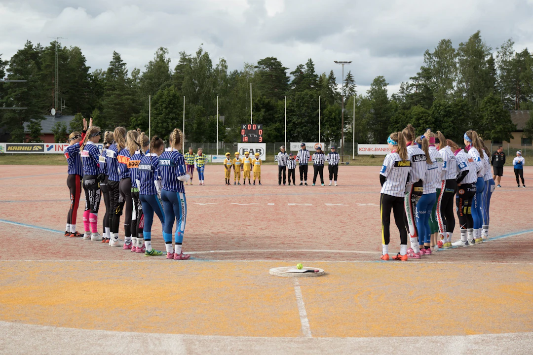 Suurleiri 2022 Hyvinkää. Pelaajia kaaressa. Kuva: Hanna Heinonen
