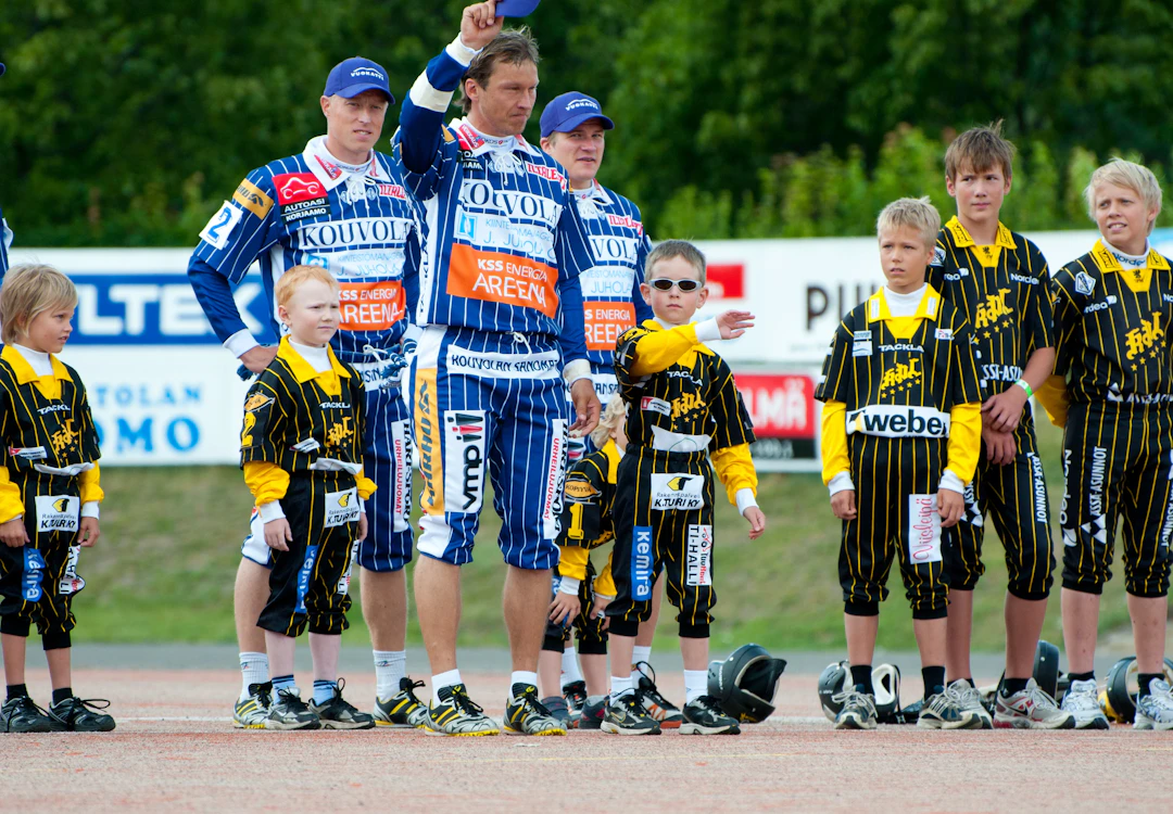Jukka-Rasimus-2011_Kode-ja-pikkuveljet.webp