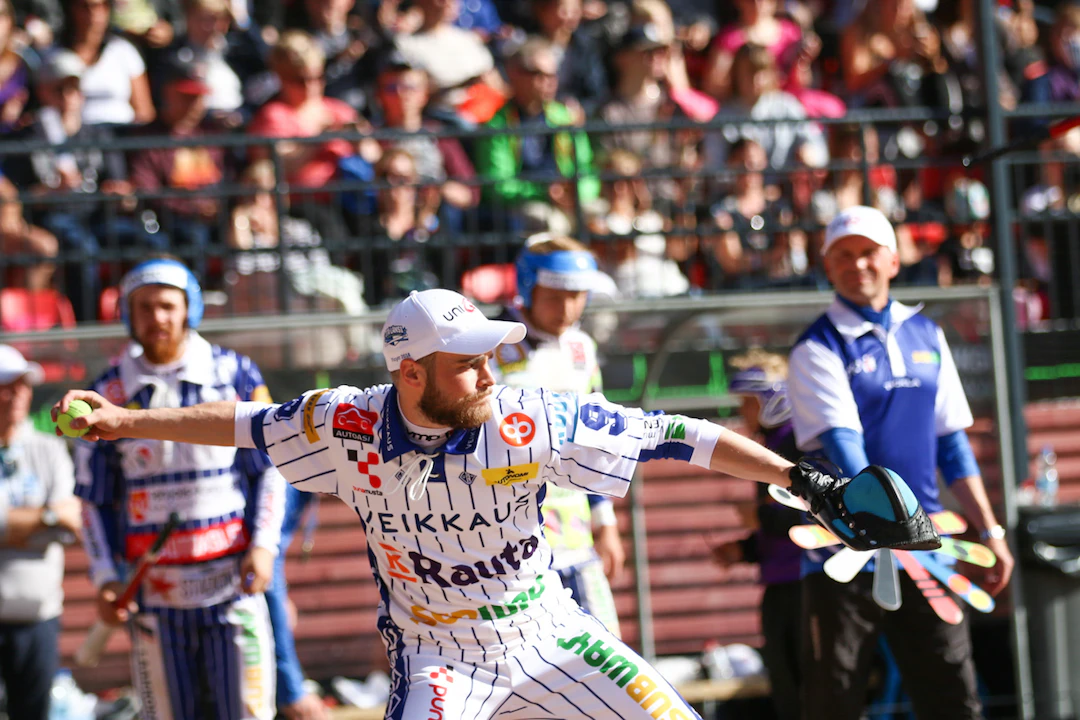 Miesten Itä-Länsi-ottelua seurasi loppuunmyyty Kerubi Stadion, 4500 katsojaa, Joensuussa. Kuva: Lassi Karvonen.