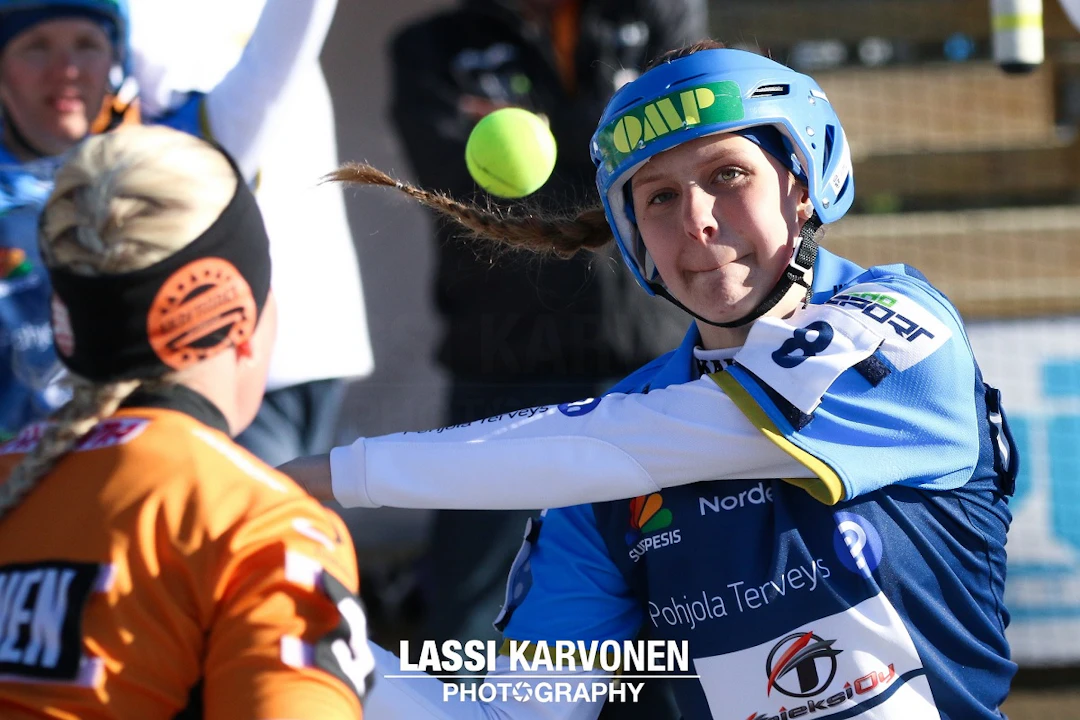 Kempeleen Kiri ja Kirittäret Jyväskylästä pelaavat Halli-SM-välieräpaikasta Ouluhallissa sunnuntaina 17. helmikuuta. Kuva: Lassi Karvonen.
