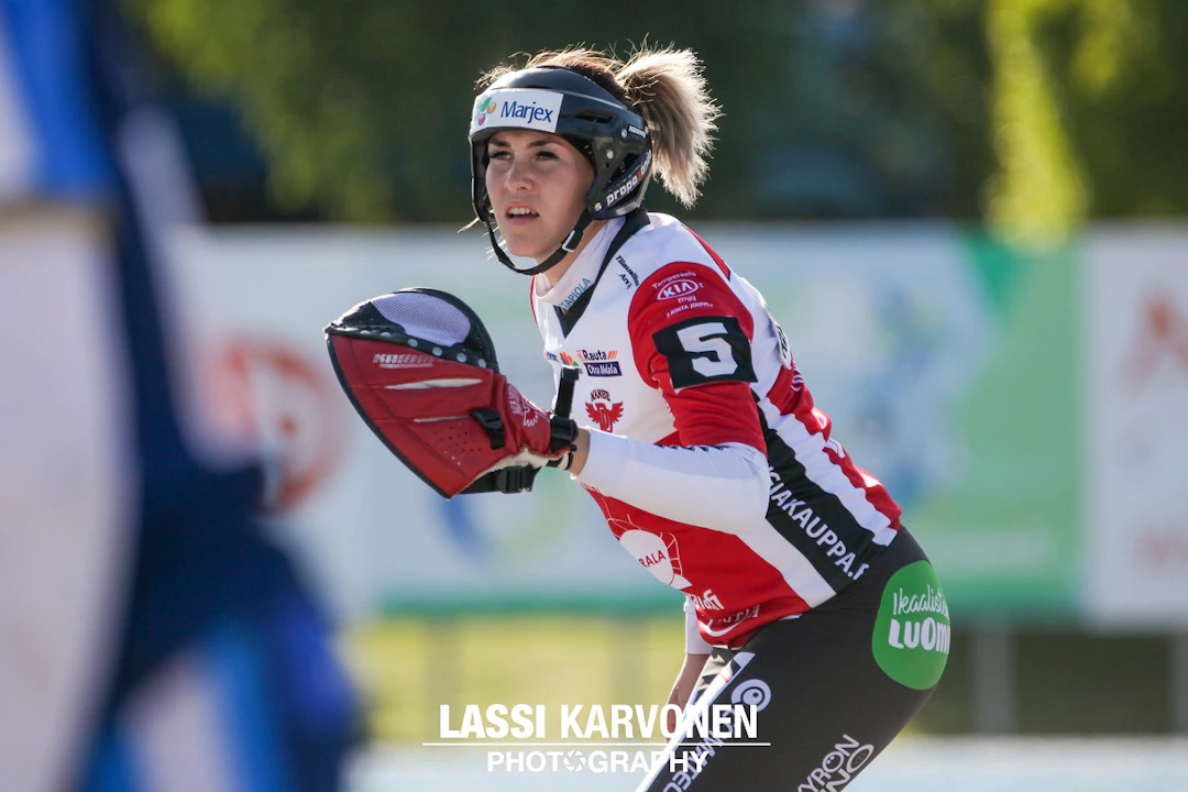 Lopputurnauspaikan napanneen Manse PP:n parhaana palkittiin Kirsi Ala-Lipasti. Kuva: Lassi Karvonen.