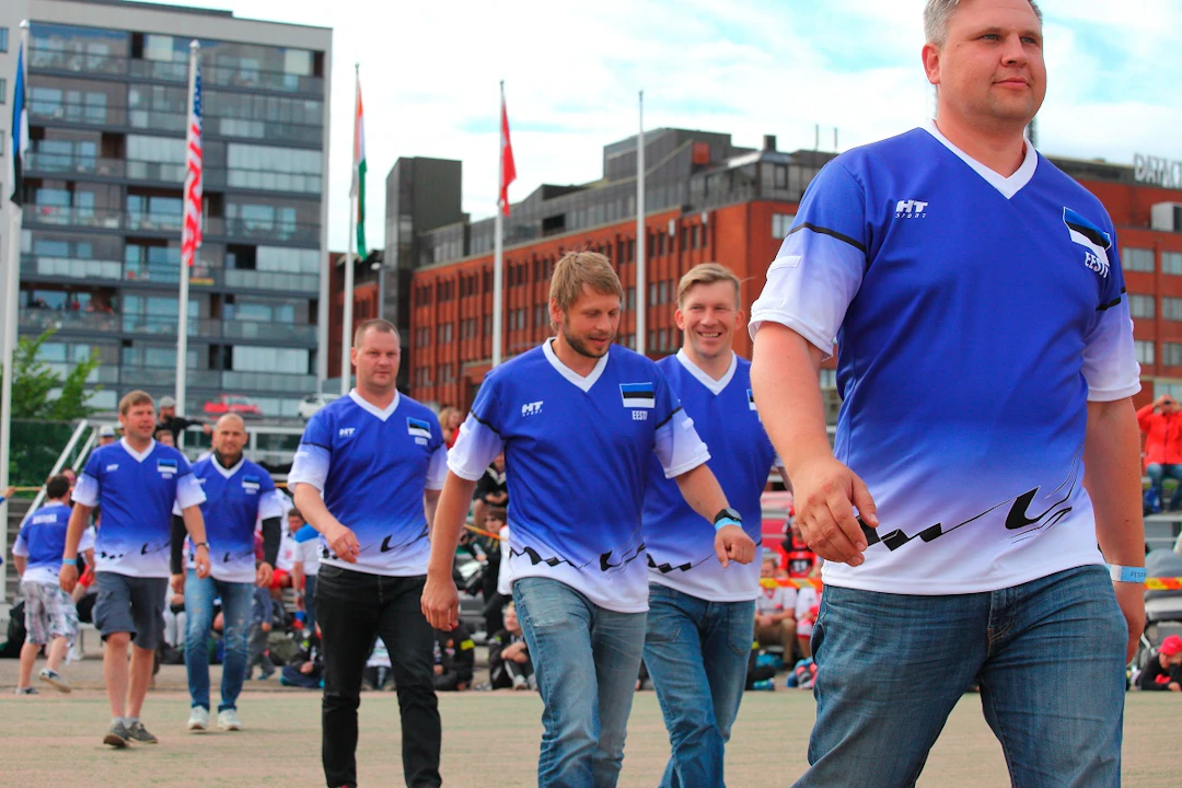 Viron maajoukkue saapui Turun World Cup -turnauksen avajaisiin Kupittaalle 2017. Kuva: Teemu Kekola