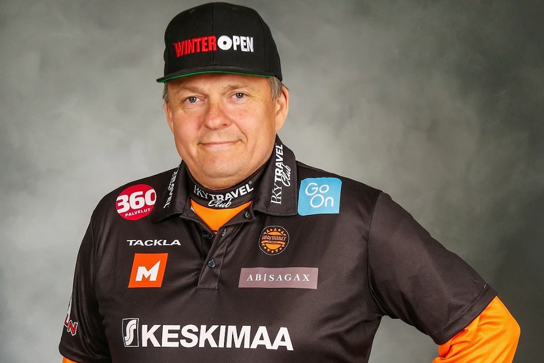 Jussi "Nalle" Viljanen on kaikkien aikojen pelinjohtaja naisten Superpesiksessä. Kuva: Jyrki Röppänen, Foto-Antti.