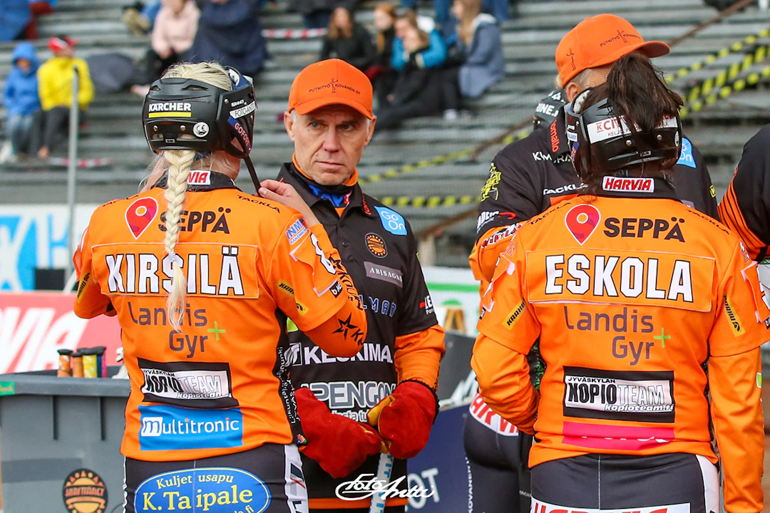 Kaijansinkko on toiminut pelinjohtotehtävissä pääsarjatasolla viidellä eri vuosikymmenellä. Kuva: Foto-Antti