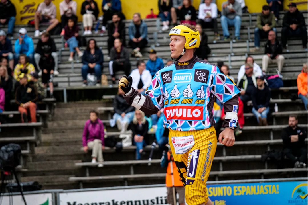 Go On Superjokeri Juha Korhonen debytoi Superpesiksessä jo kaudella 1999. Tahkon kasvatti voitti Suomen mestaruuden 2007 ja valittiin vuoden miespesäpalloilijaksi 2012. Kuva: Hyvinkään Tahko