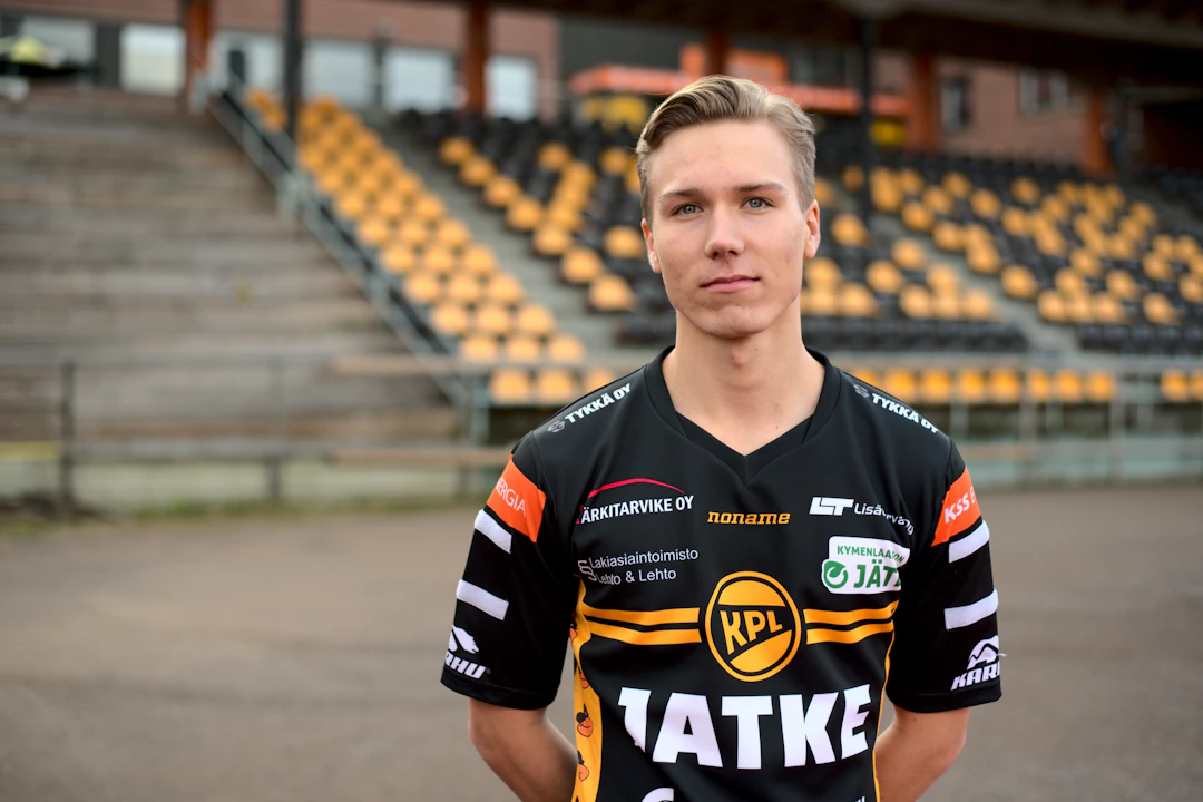 Jasperi Luoma edustaa jälleen kasvattajaseuraansa Kouvolan Pallonlyöjiä ainakin kaksi seuraavaa kautta. Kuva: Vesa Sailio