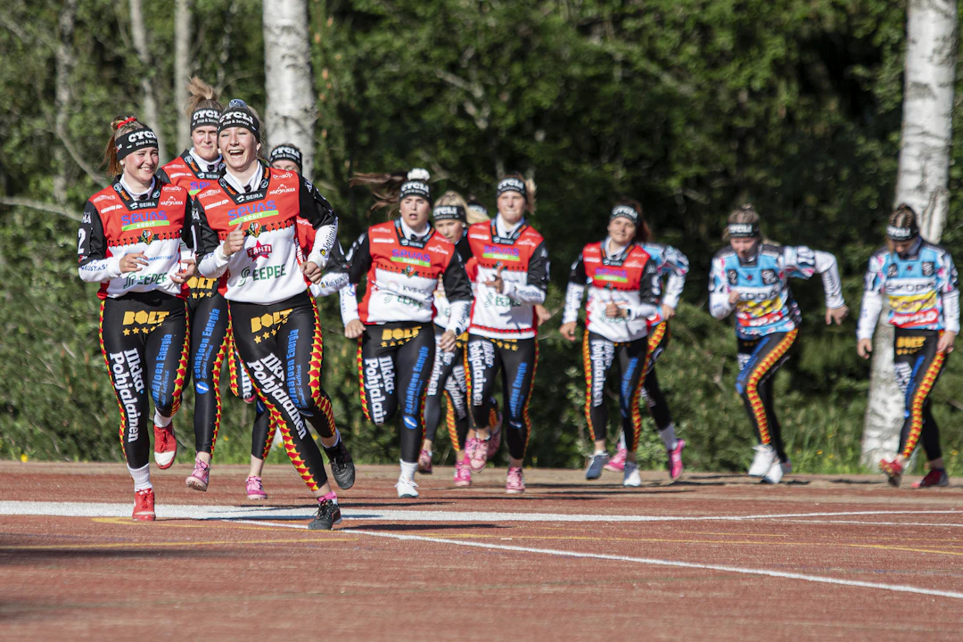 Seinäjoen Maila-Jussit, Jussittaret, saapuminen kentälle
