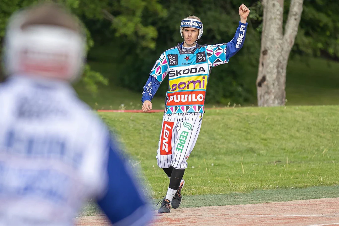 Aleksi Lassila tuulettamassa kunnaria. Kuva: Vimpelin Veto