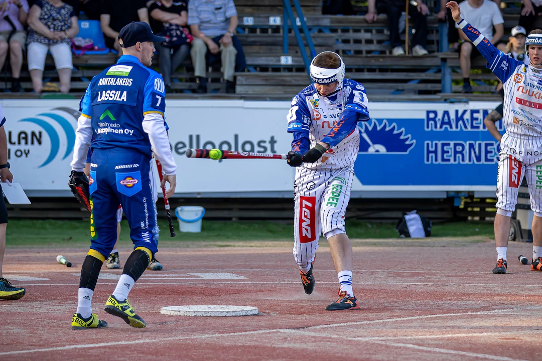 Elmeri Anttila nousi kertaheitolla 20 parhaan joukkoon lyöjätilastossa 6+13 lyödyllään. Kuva: Pasi Suokko