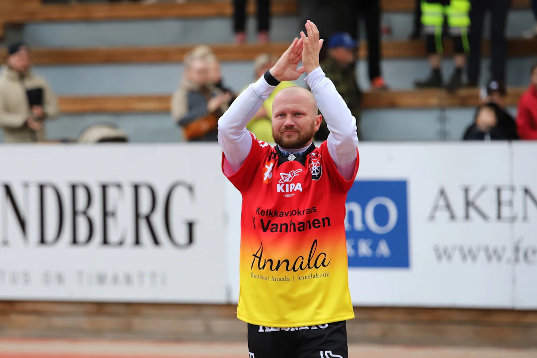 Sami "Eko" Partasen pelaajaura päättyi neljänteen puolivälieräotteluun Vimpelin Vetoa vastaan Kiteen Rantakentällä 25.8. Partanen edusti Kiteen Palloa 21 kauden ajan ja voitti seuran väreissä kolme Suomen mestaruutta. Kuva: Niilo Hirvonen