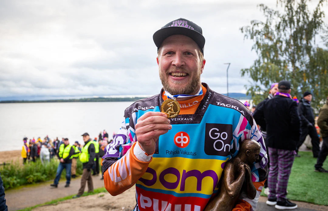 Roope Korhosen suu oli messingillä syksyn mestaruusjuhlissa Sotkamon Hiukassa. Kuva: Janne Kuronen