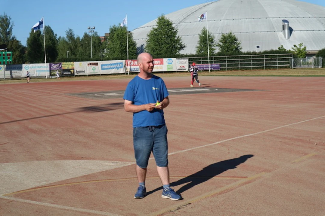 Harri-Holtinkoski-avausheitto.jpg
