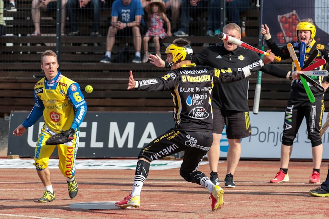 Siilinjärven-Pesis-c.-Ahti-Räsänen.jpg