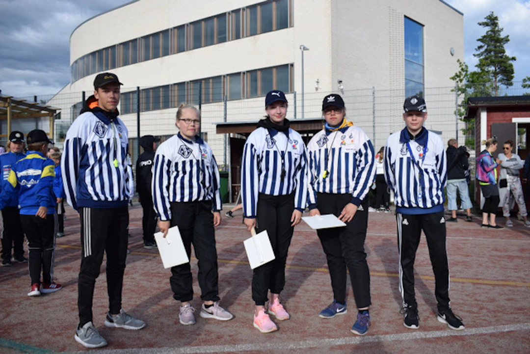 Tenavaleiri-2019-pojat-kilpa-itä-länsi-tuomaristo-mukana-Iida-Alhainen-Kiteeltä-c.-Jussi-Ojala.jpg