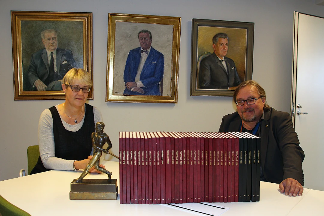 Salmisen-aineiston-luovutus-Marjo-Salminen-Ojaniemi