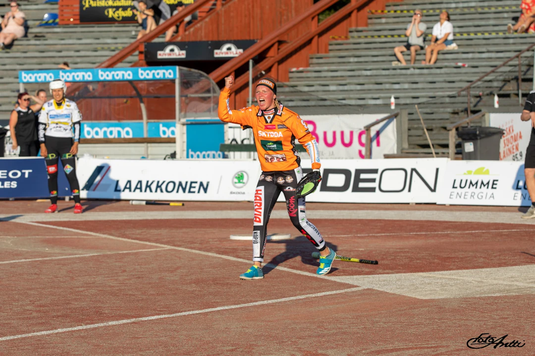 Mari Mantsinen, Kirittäret