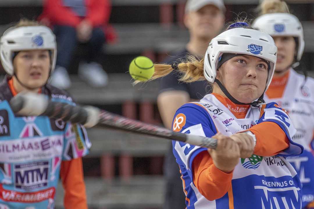 Ada Karlsson, Mailattaret, Vaasa