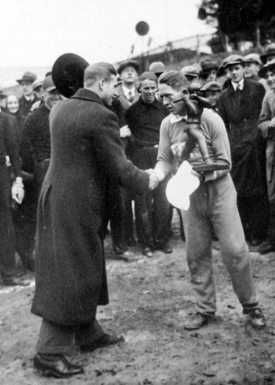 Harvela-Pasi-ensimmainen-Lansi-1932-ja-voittajien-kiertopalkinto.jpg