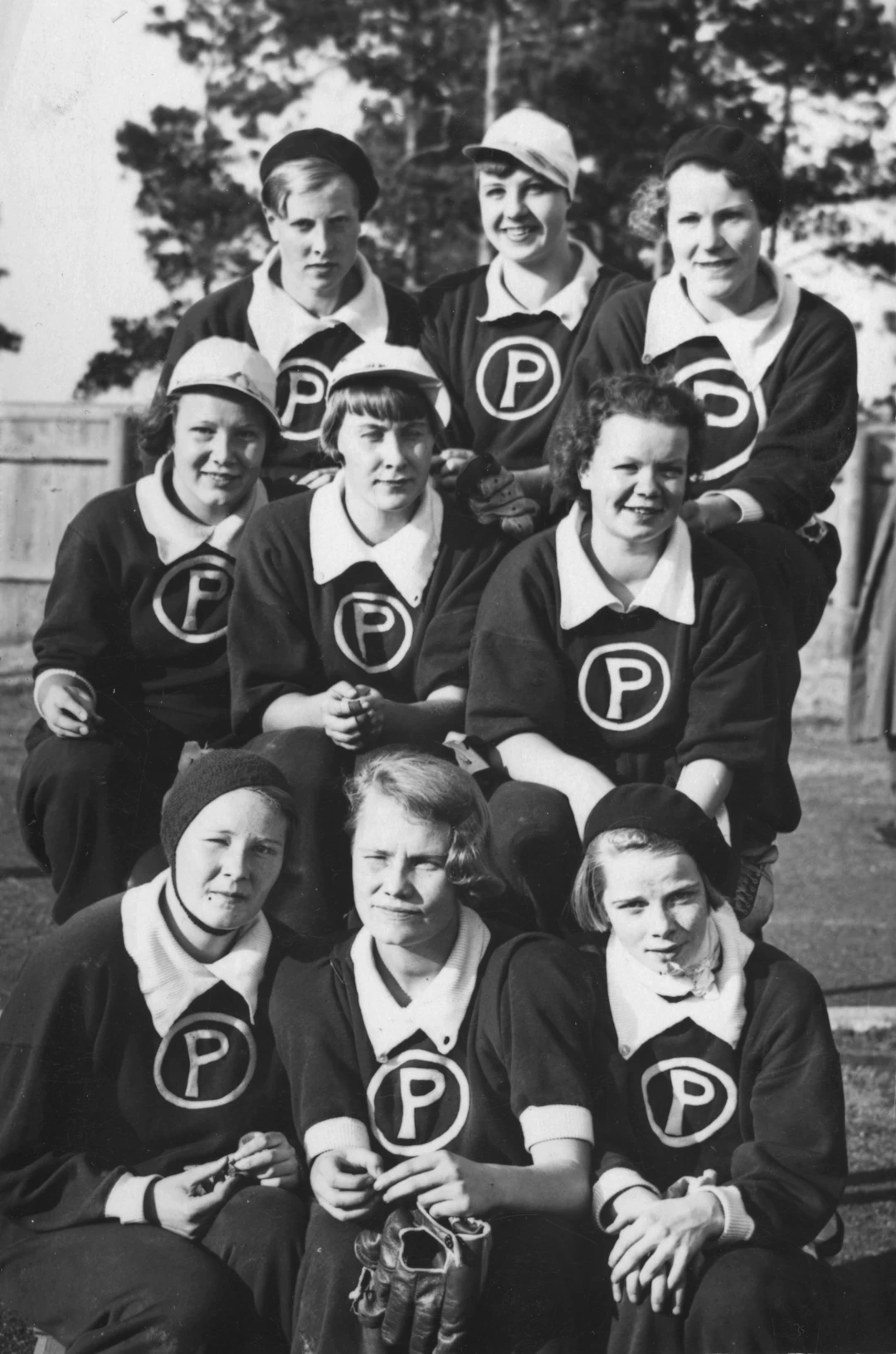 TampereenPyrinnonMestarinaiset1930-luvulla.jpg