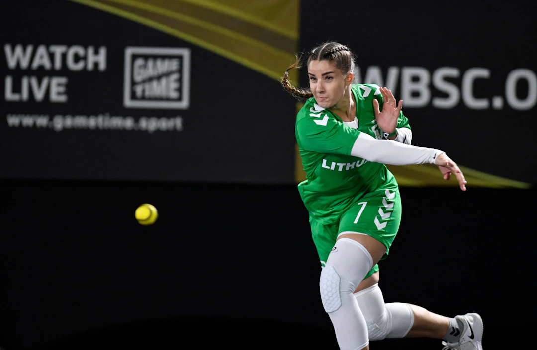 Lituainia-female-hitter.jpeg