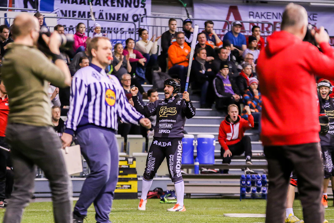Enää 86 päivää Halli-SM-turnauksen avaukseen, kun Kiteen Pallo -90 haastaa hallitsevan Suomen mestarin Joensuun Mailan!