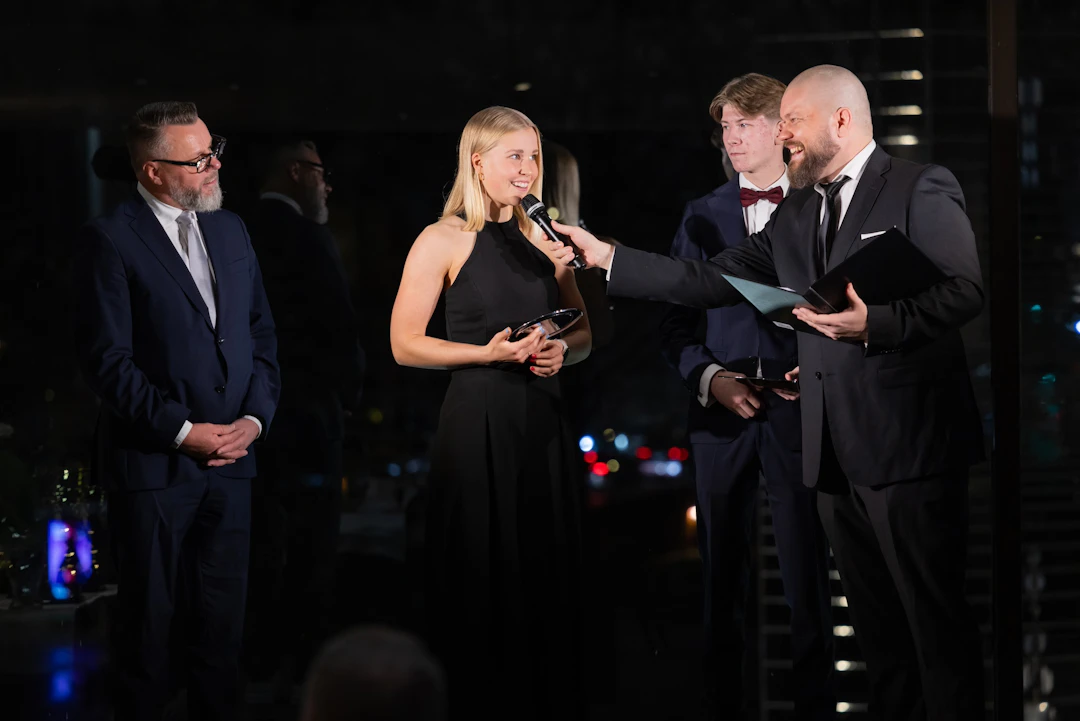 Erica Rosendahl kahmi palkintoja Pesisgaalassa 2024.