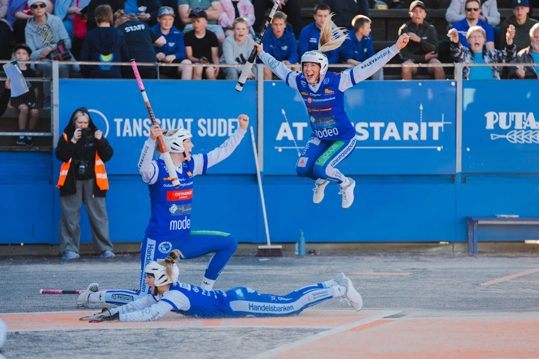 Oulun Lippo Naiset lukeutuu naisten Ykköspesis-kauden ennakkosuosikkeihin.