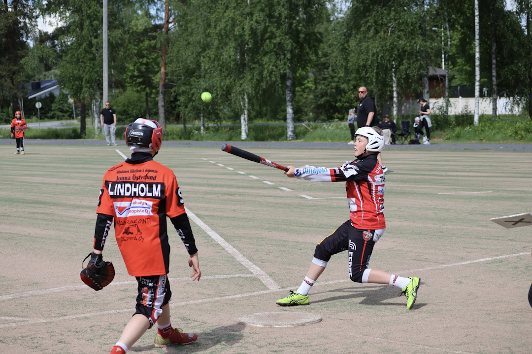 Pesäkarhut ja Koskenkorvan Urheilijat Etenee-leirillä 7.6.2024.