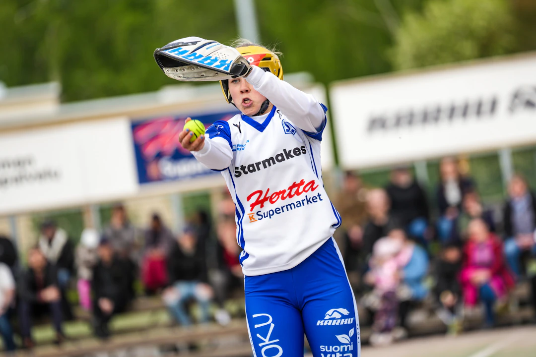 Erica Rosendahl syöttää