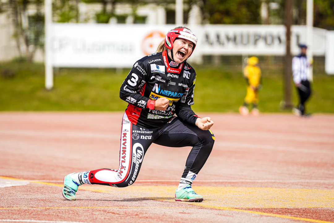 Emilia Linna, Pesäkarhut, Pori