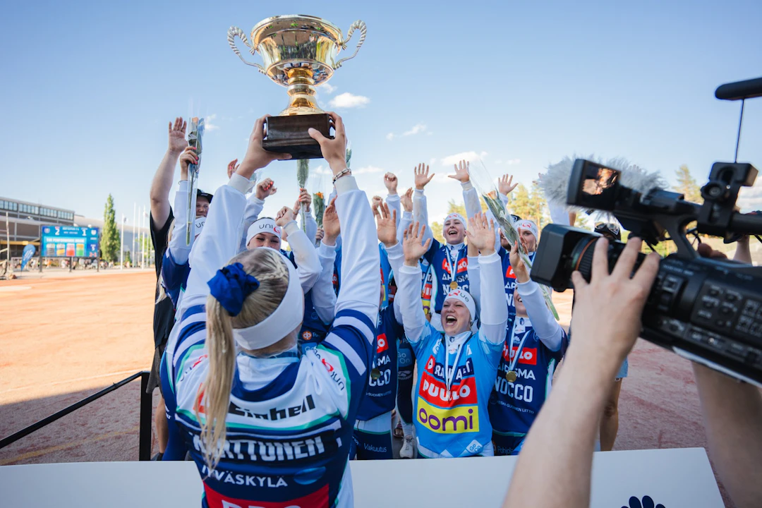 Idän naiset juhlivat arvo-ottelun voittoa Jyväskylässä 2024