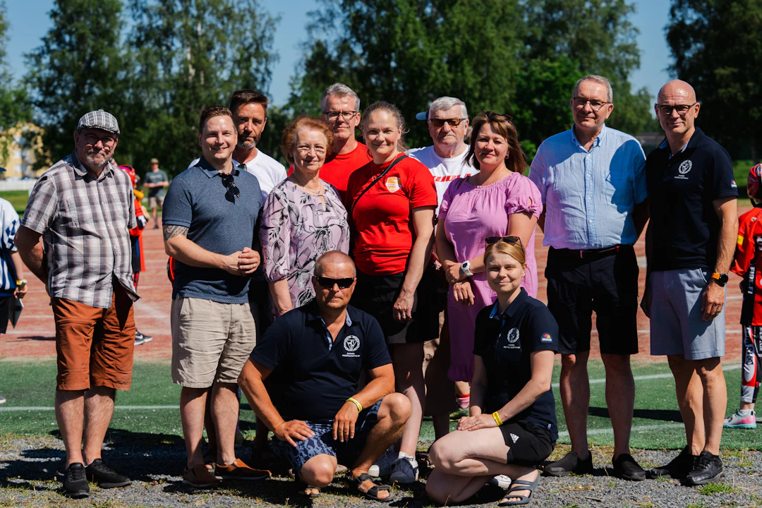 Vasemmalta: Juhani Löfbacka, Mikko Korkeakoski, Jari Brax, Kaisa Haapakoski, Mika Mikola, Jussi Kujala, Johanna Seppälä, Heikki Jokinen, Marjaana Haapakoski, Anriika Heinonen, Juha Nivala ja Miika Rantatorikka. Kuva: Linnea Laatikainen