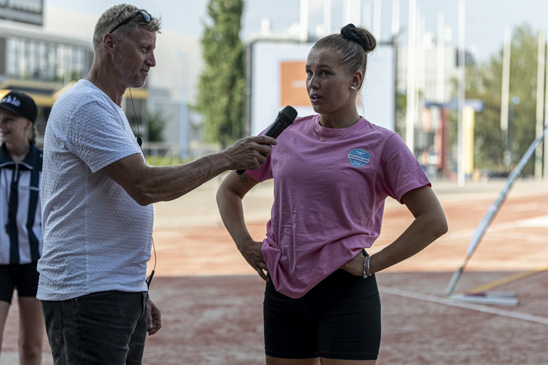 Kirittärien kapteeni Venla Karttunen toimi Itä-Länsi-valitsijana Nuorisoleirillä.