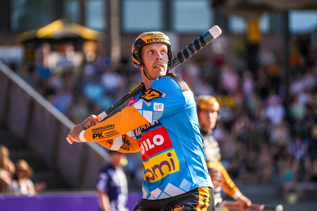 Patrik Wahlsten lyö