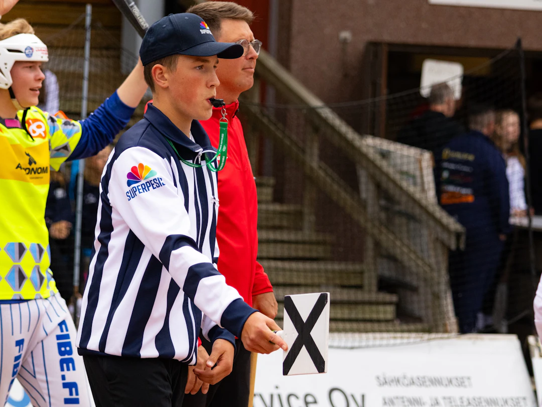 Valtteri Lindholm, syöttötuomari