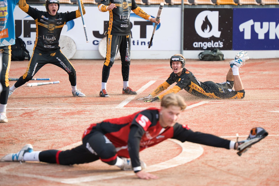 Tiukka kotipesäkilpa Kouvolan Pallonlyöjien ja Joensuun Mailan loppuottelusarjassa