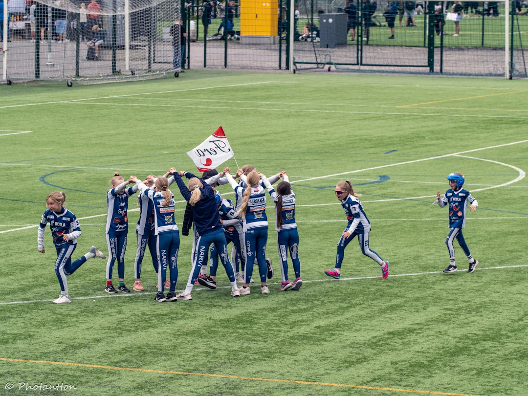 Rauman Feran E-tytöt Tampereen Tenavaleirillä 2025. © Antton Oksanen