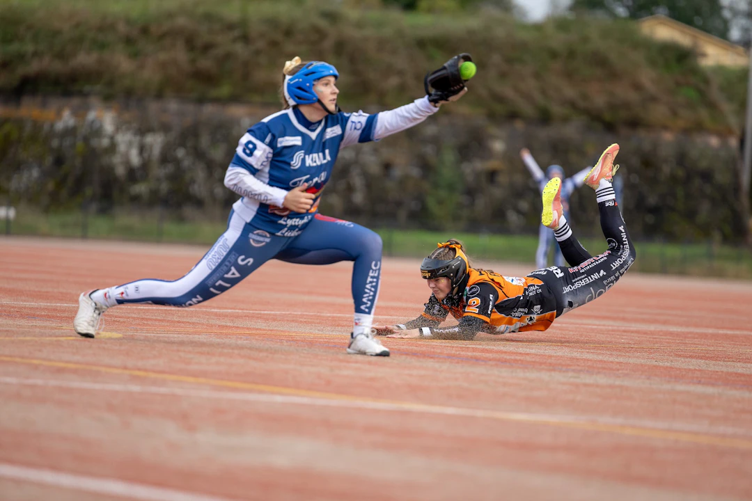 Lili Kansa, Fera ja Vilma Tuutti, HP