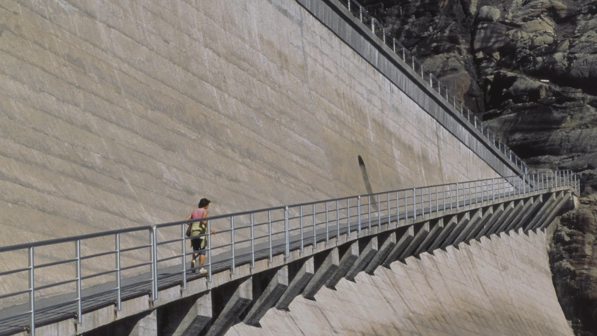 Global Energy Investment in Transition: Where the Money Is Going in 2025