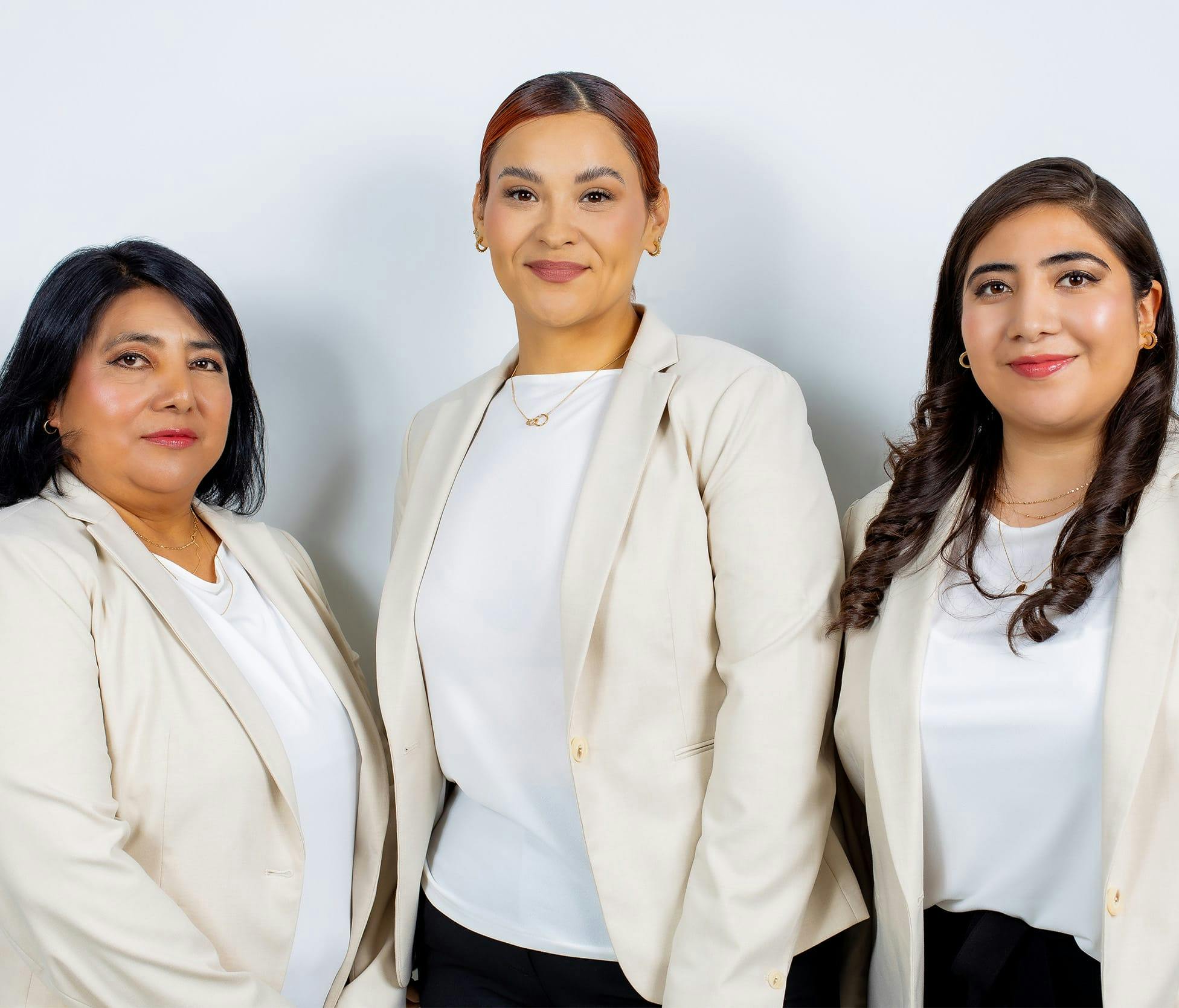 Tijuana Bariatric Center Staff standing together for photo