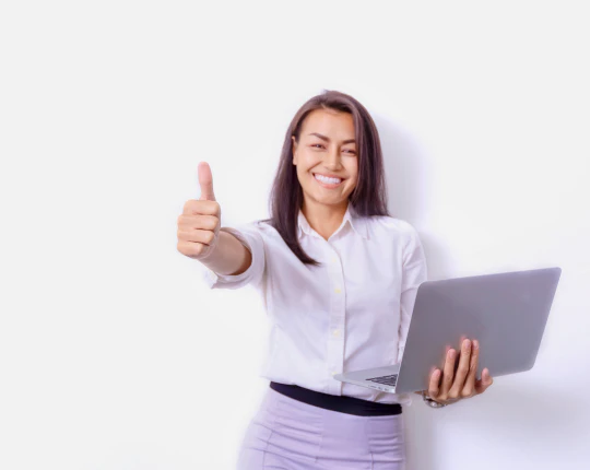 Collaboratrice souriante