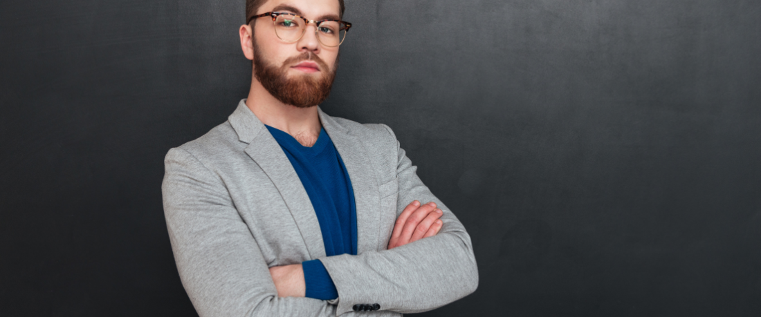Langage corporel entretien d'embauche bras croisés