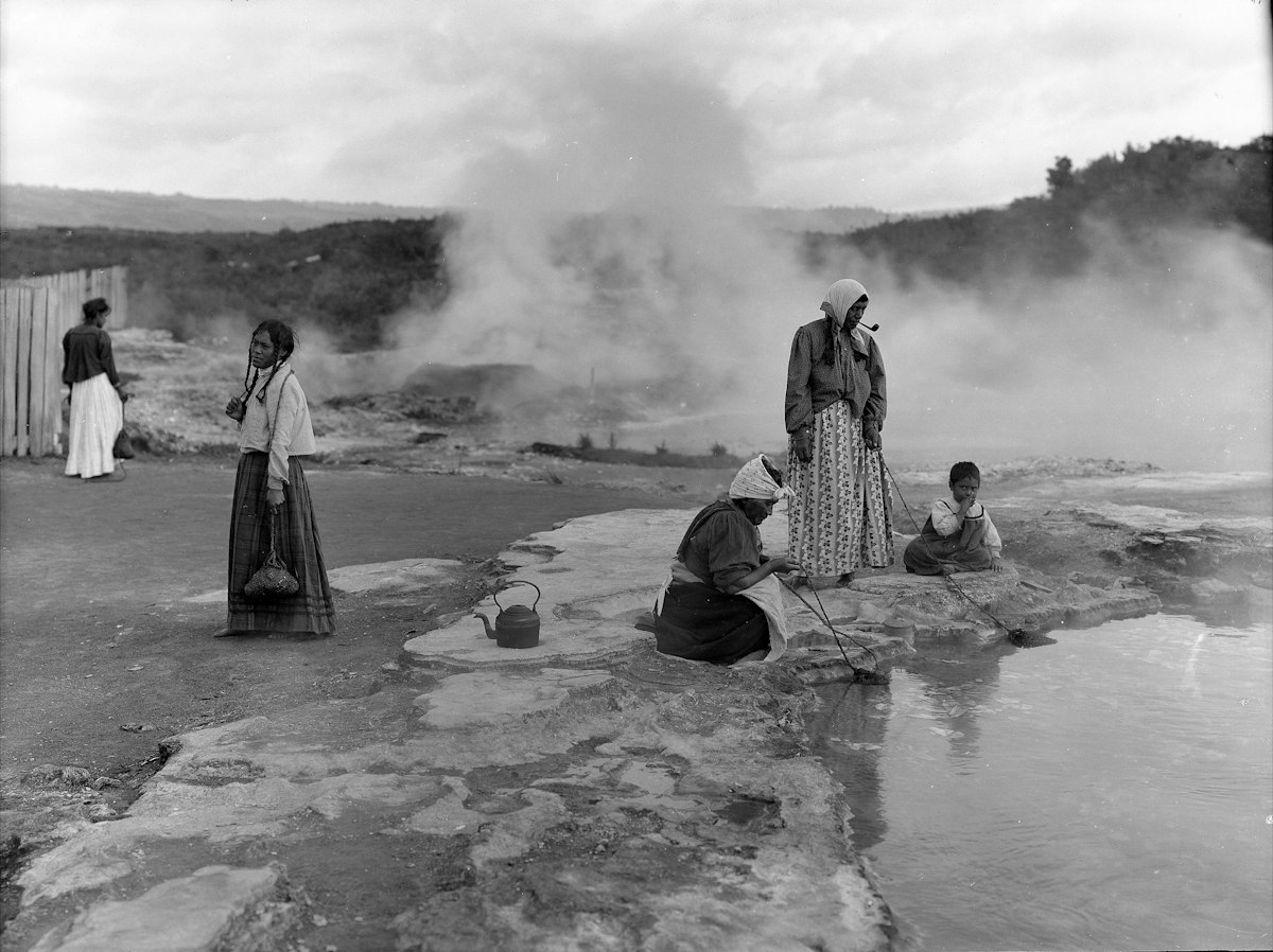 Cooking with geothermal heat — Science Learning Hub