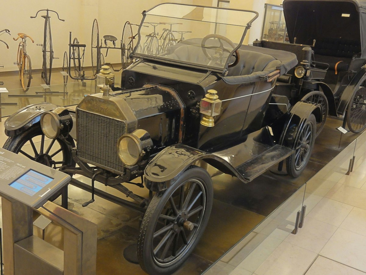 Petrol-powered Model T Ford — Science Learning Hub