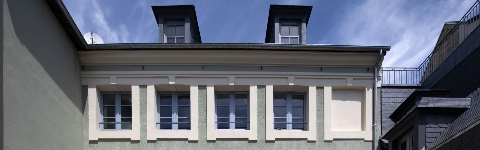 window, city, bay window