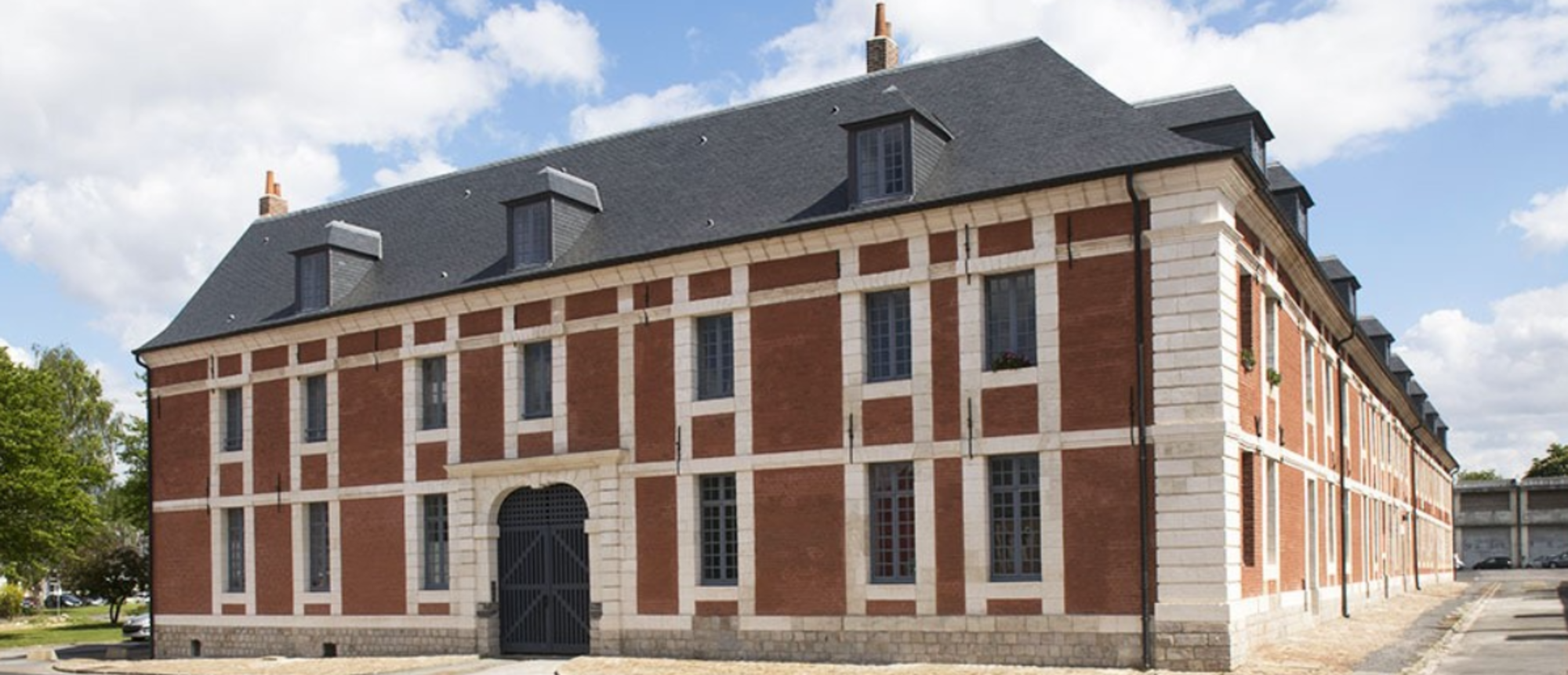 architecture, building, house, housing, villa, city, urban, office building, car, vehicle